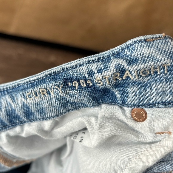 American Eagle Curvy 90s distressed destroyed denim jeans. Size 18 - Picture 4 of 12